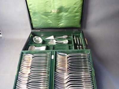 CHRISTOFLE Ménagère en métal argenté comprenant: 12 couverts entremets - Photo 1