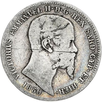 Gros plan sur une pièce de monnaie portant le visage d'un homme