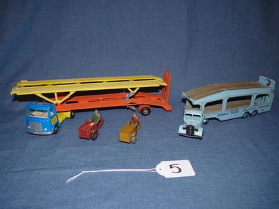 2 Porte-voitures DINKY TOYS sans boîtes : un AEC Hoynor ref …