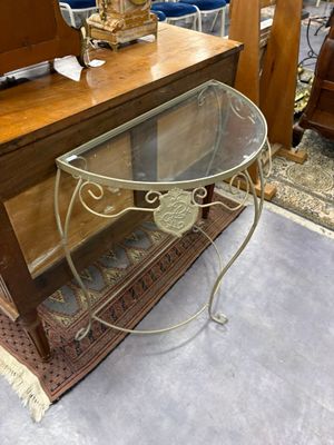 Console demie lune en métal laqué beige dessus plateau verre
