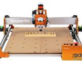 une image représentant un robot assis sur une table