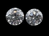 deux diamants ronds taille brillant sur fond noir