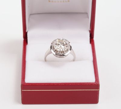 Bague, brillant, or Importante bague solitaire en or blanc s…