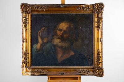 un vieux tableau représentant un homme barbu posé sur un chevalet