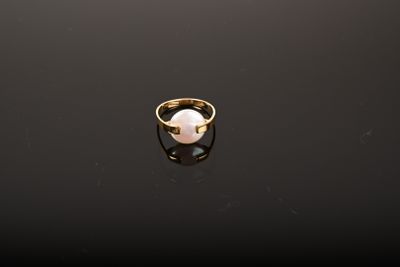 Curieuse bague de forme "ovale" or jaune 750/1000ème sertie …