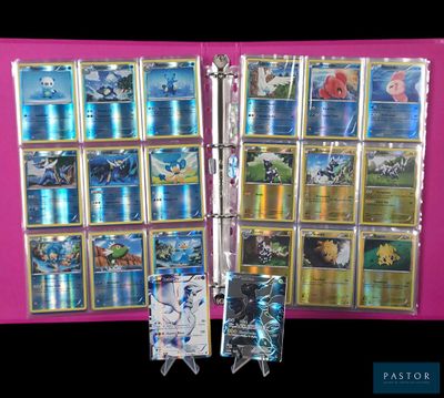un classeur rose sur lequel sont représentées plusieurs cartes Pokémon