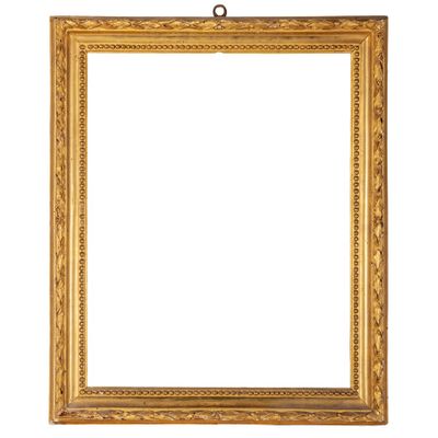un cadre doré ancien sur fond blanc