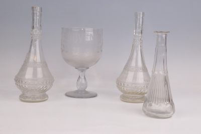 VERRERIE Ensemble comprenant un verre sur piédouche "Souveni…