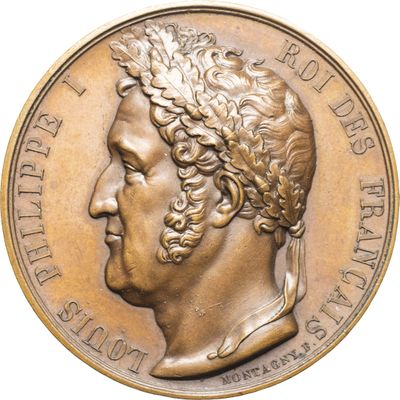 gros plan d'une pièce de monnaie sur laquelle figure une tête d'homme
