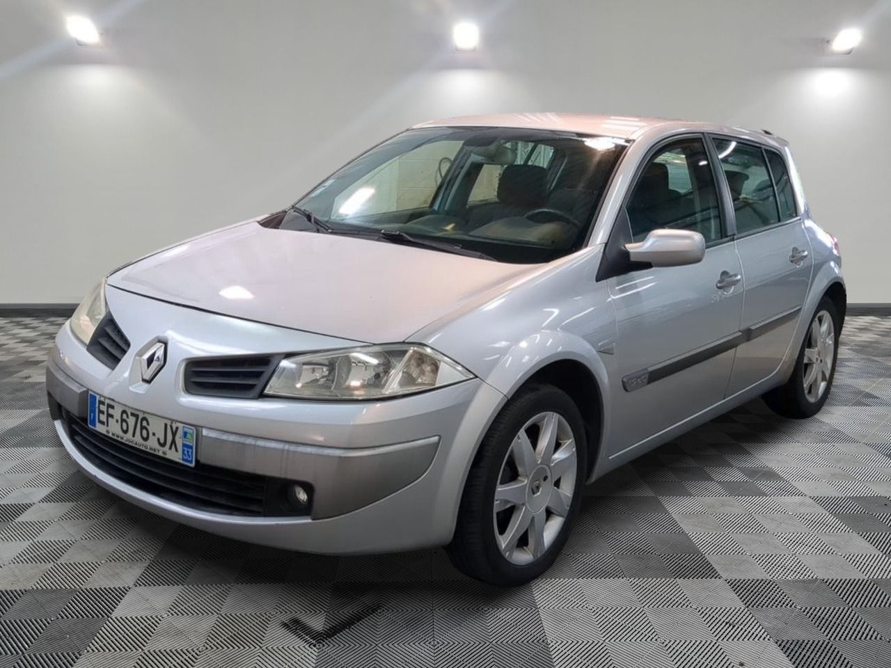 RENAULT - MÉGANE 1.9 DCI 120 PACK EXPRESSION - GO - Mise en service: 28/03/2006 - Vitre conducteur et arrière droite ...