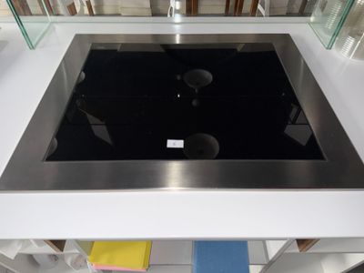 VENDU SUR DESIGNATION. 1 plaque vitrocéramique encastrée SCH…