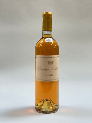 une bouteille de vin posée sur une table