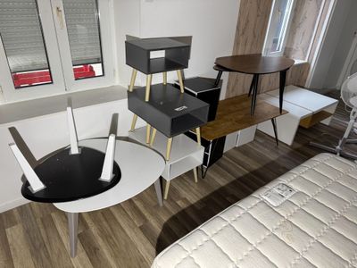 CHAMBRE 2 : Ensemble de mobilier dont : 1 lit deux personnes…