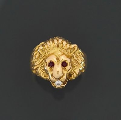 Importante bague en or jaune 18K 750 millièmes présentant un…