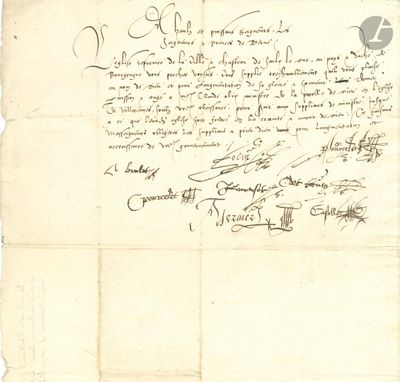 un vieux document portant des inscriptions, posé sur une feuille de papier