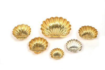 ENSEMBLE DE CINQ COUPELLES En vermeil, une en argent, stylis… - Photo 1