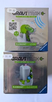 deux boîtes du même produit sont posées sur une surface blanche