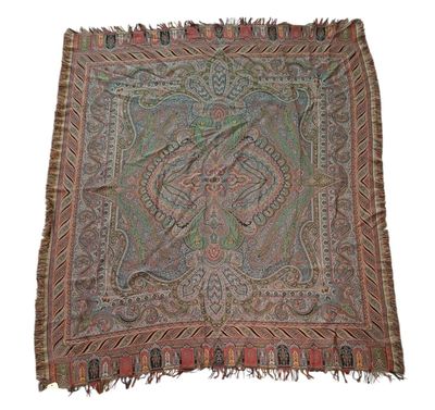un gros plan d'un tapis orné d'un motif