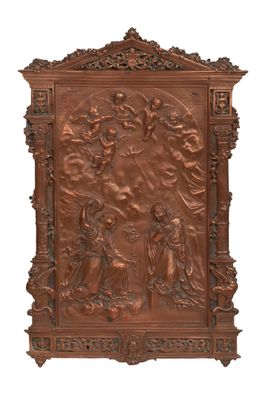 une grande plaque en bronze représentant la Nativité de Jésus et de Marie