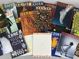 un grand nombre de livres posés sur une table