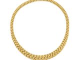 un collier en or jaune orné d'un motif en mailles forçat