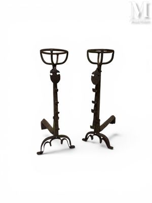 paire de chandeliers anciens en fonte