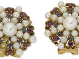 deux paires de boucles d'oreilles en perles, rubis et or