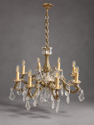 un lustre en laiton et cristal à cinq lumières