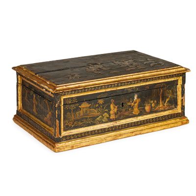 une vieille boîte en bois décorée d'une peinture sur fond blanc