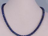 un collier de perles bleues sur un mannequin, un mannequin, un mannequin, un mannequin, un mannequin, un mannequin, un mannequin, un mannequin, un mannequin, un mannequin, un mannequin, un mannequin, un mannequin, un mannequin, un mannequin, un mannequin, un mannequin, un mannequin, un mannequin, un mannequin, un mannequin, un mannequin, un mannequin, un mannequin, un mannequin, un mannequin, un mannequin, un mannequin, un mannequin, un mannequin, un mannequin, un mannequin, un mannequin