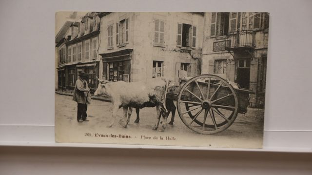 Evaux les Bains : Place de la Halle. Carte très rare !!! T.B.E.