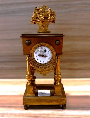 Horloge en bronze époque XVIII Mouvement au Coq signé (accid…