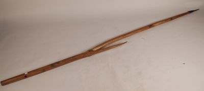 [ CHASSE ] Important bâton de chasse en bois avec une pointe… - Photo 1