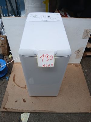 une image représentant une machine à laver posée sur un carton