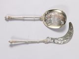 two spoons that are sitting next to each other on a table