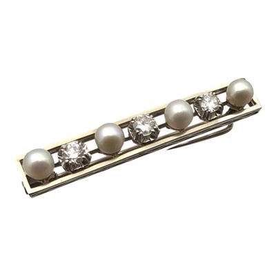 BROCHE Barrette en or gris sertie de 4 perles et 3 diamants …