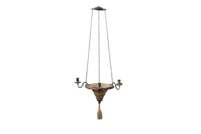 une image représentant un lustre en bois suspendu au plafond
