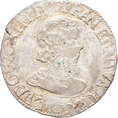 une pièce d'argent portant l'image d'un homme