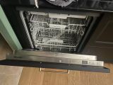 un lave-vaisselle au milieu de la cuisine