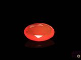 l'image d'un losange rouge sur un fond noir