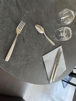 L54 - CASTELNAU D'ESTREFONDS – Un lot de couverts, verres et… (photo 2)