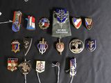 a lot of badges that are laying on a table