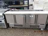 a bunch of appliances that are sitting on the ground