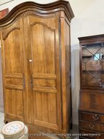 Armoire transition en merisier corniche chapeau de gendarme … (photo 3)