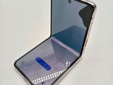 the back view of a samsung galaxy note 8 with a glass back panel