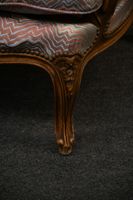 Paire de futeuils en bois mouluré et sculpté, garniture de t… (photo 2)