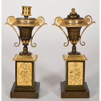 paire de vases anciens en laiton et en bronze, ornés de figures