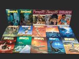 un grand nombre de livres posés sur une table
