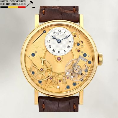 une image d'une montre-bracelet en or avec un bracelet en cuir marron