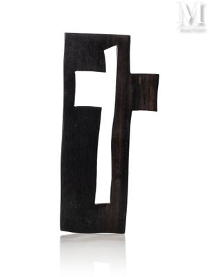 a black and white picture of a wooden letter f